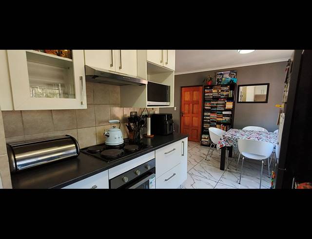 3 BEDROOM TOWNHOUSE TO LET IN SUNDOWNER